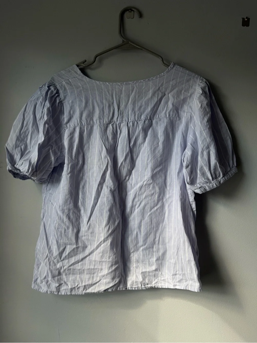 Old Navy Nautical Light Blue & White Striped V Neck Top Puffy Sleeve Size M - Picture 4 of 7